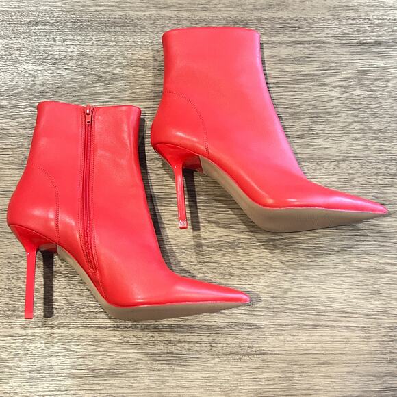 STEVE MADDEN Womens
Red Padded Elysian booties - Picture 3 of 10